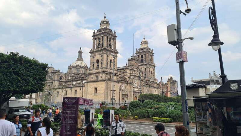 Mexico City: Historical walking tour of Tenochtitlan - A three-hour walk that teaches you how Mexico City is layered