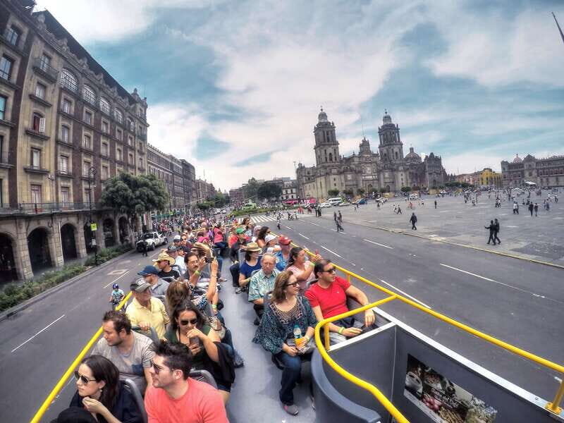 Mexico City: Hop-on Hop-off City Tour by Turibus 2-Day Pass - Getting on the right bus: meeting points, signage, and audio