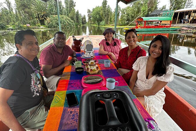 Mexico City: Island of the Dolls - Getting to the water: Cuemanco pier and the small-group vibe