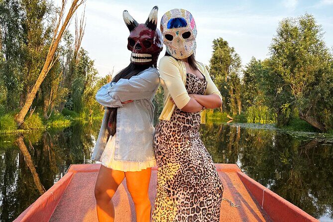 Mexico City: Island of the Dolls - Drinks and games: why this isn’t just a sightseeing boat ride