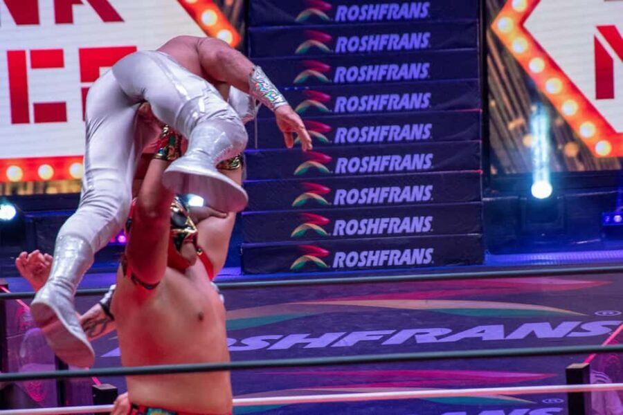 Mexico City: Local Walking Tour with Mezcal & Wrestling Show - The walk through Mexico City’s historic center: more than check-the-box sights