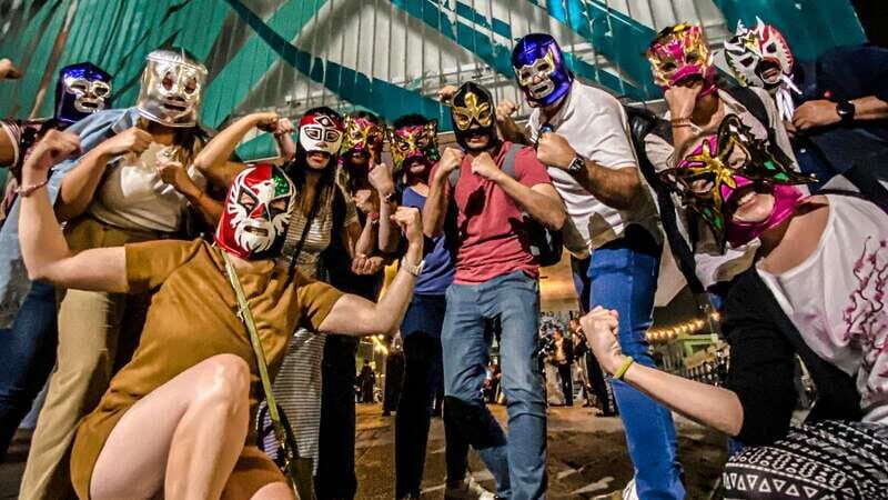 Mexico City: Lucha Libre Show, Walking Tour & Tequila - Starting Point at Hostal Amigo: Getting Your Bearings Early