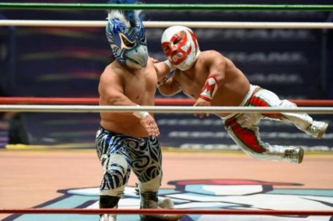 Mexico City: Lucha Libre wrestling show tickets - Arena México, hotel pickup, and the fastest path to match day