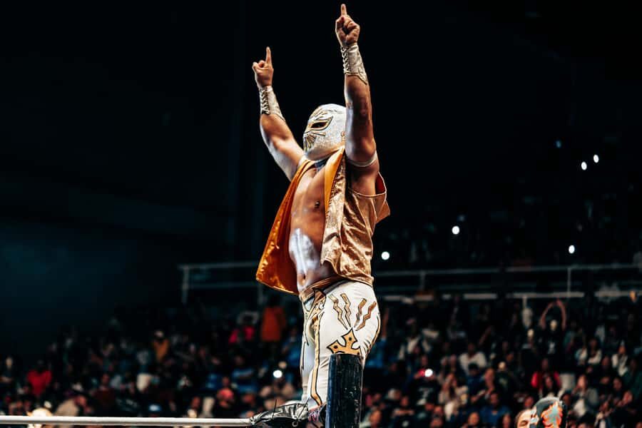 Mexico City: Mexican evening, lucha libre, and tequila - Historic Center after dark: murals, shops, and street-level lucha