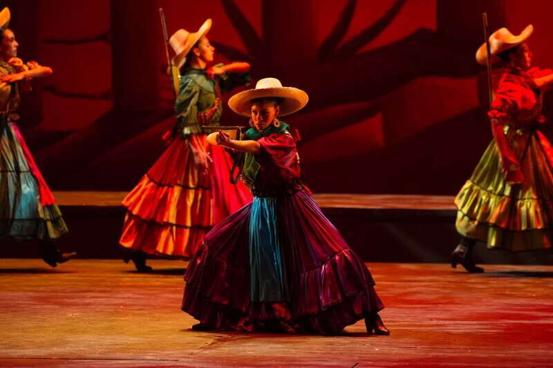 Mexico City: Mexican Folklore Ballet - Palacio de Bellas Artes: More Than a Pretty Place to Sit