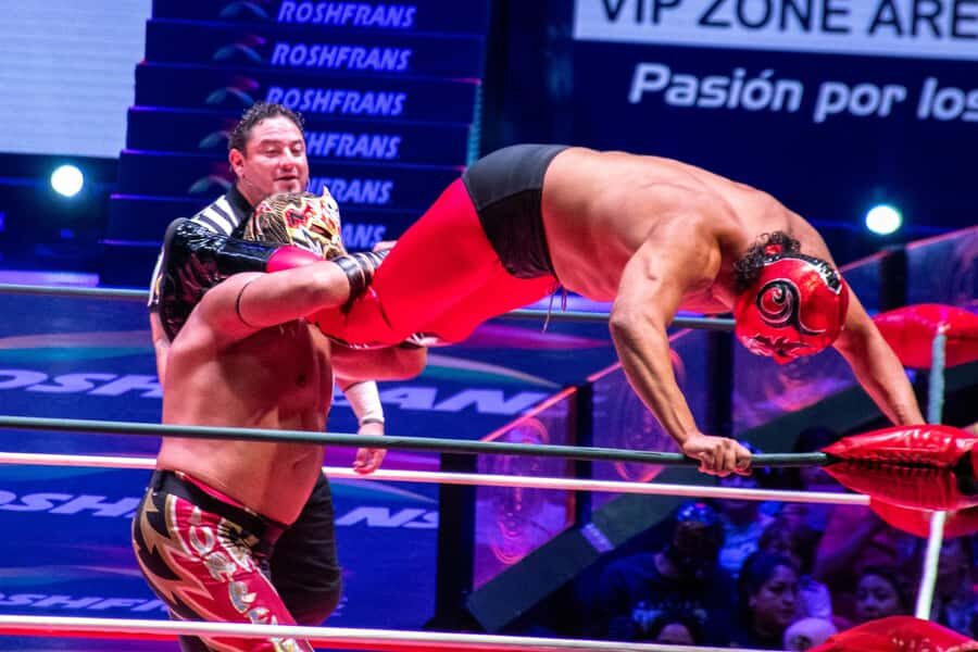 Mexico City: Mexican Lucha Libre Experience & Mezcal Tasting - Historic Center Walking Tour: Murals, Wrestling Shops, and Food Options
