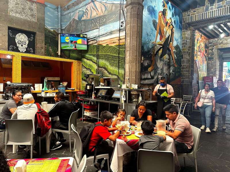 Mexico City: Old Town Food Tour of 7 Tastings & Secret Dish - Where you meet in the Old Town and how to find the start