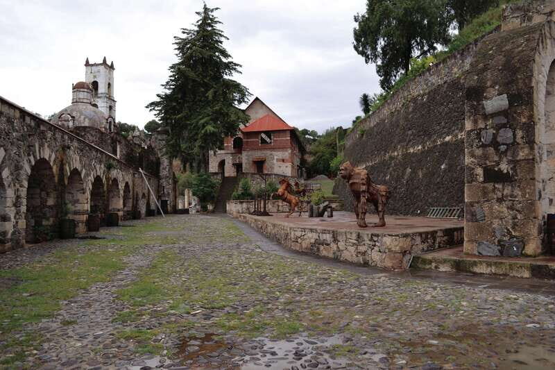 Mexico City: Private Magic Towns & Basaltic Prisms Tour - Santa María Regla Canyon and the Basaltic Prisms: 30 meters of slow-cooling drama