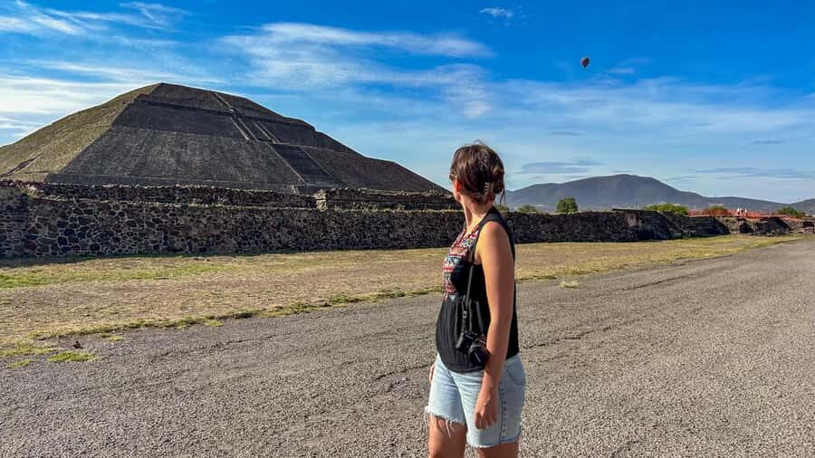 Mexico City: Teotihuacan Early Access & Tula Private Tour - The obsidian workshop and tequila tasting: small stop, big context