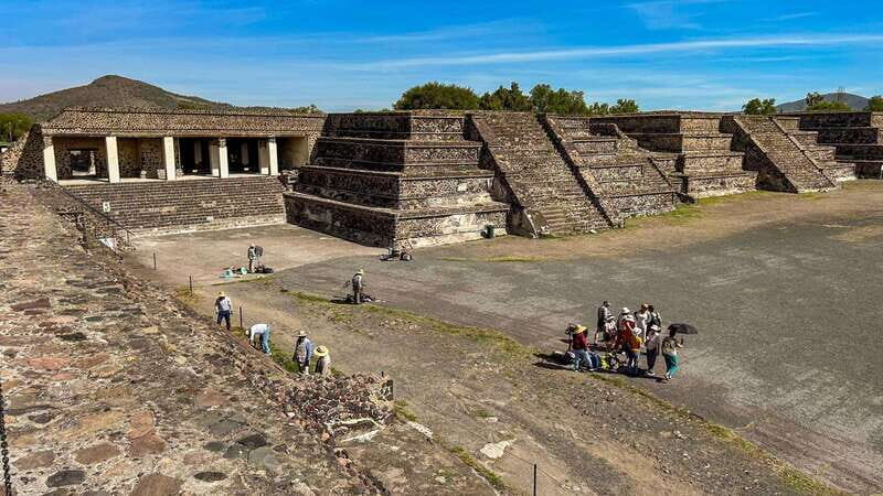 Mexico City: Teotihuacan Pyramids Early Access Guided Tour - Tequila tasting with local agave