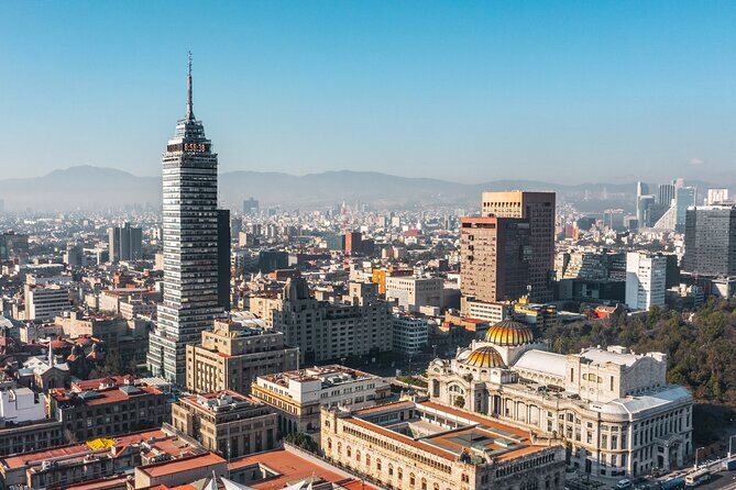 Mexico City Tour Bilingual Tour - Stop 1: Palacio Nacional and the historic center feel