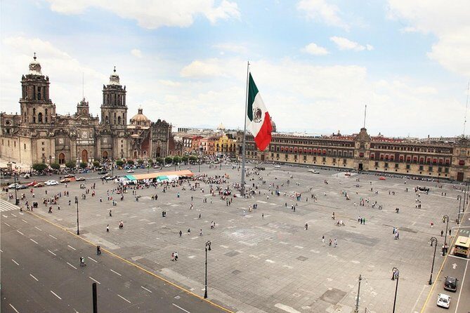 Mexico City Tour Bilingual Tour - Stop 2: Zócalo panoramic views and the Aztec Major Temple