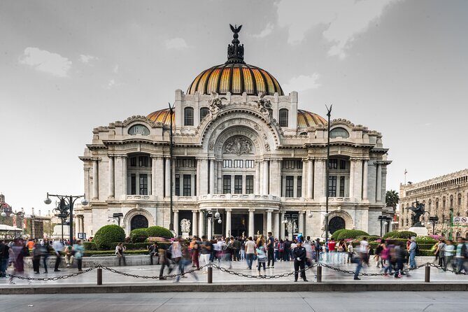 Mexico City Tour Bilingual Tour - Stop 4: Chapultepec Park, Reforma, Zona Rosa, and residential views