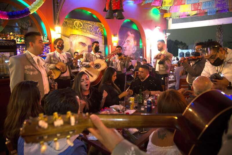 Mexico City: Traditional Mexican Bars of the Historic Center - Meeting Point: Finding Your Turibus Host Without Stress
