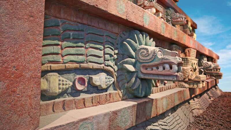 Mexico City: Trip to Teotihuacan Pyramids & Guadalupe Shrine - The ride out from Mexico City: plan for long stretches and hot sun
