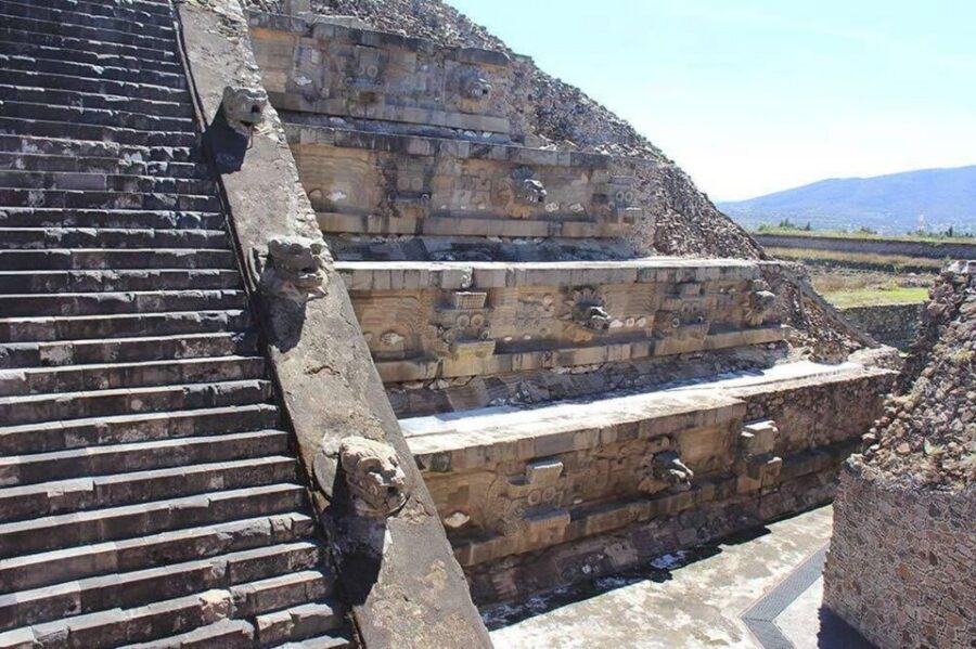 Mexico City: Trip to Teotihuacan Pyramids & Guadalupe Shrine - Basilica of Our Lady of Guadalupe: a focused 1-hour spiritual visit