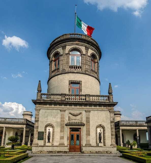 Mexico City: Visit Chapultepec Castle and the Anthropology Museum - Chapultepec Forest: history starts with the climb