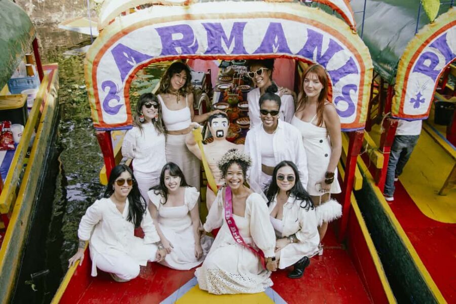 Mexico City: Xochimilco Boat with Guacamole & Premium Drinks - Restrooms, supplies, and staying comfortable in the sun