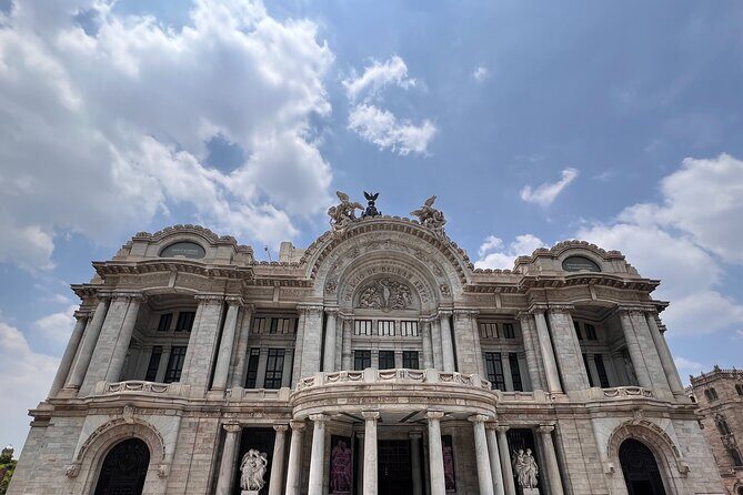 Mexico city's private tour in downtown (with transport) - Walking Madero Avenue: Where Colonial Corners Meet Big-City Energy