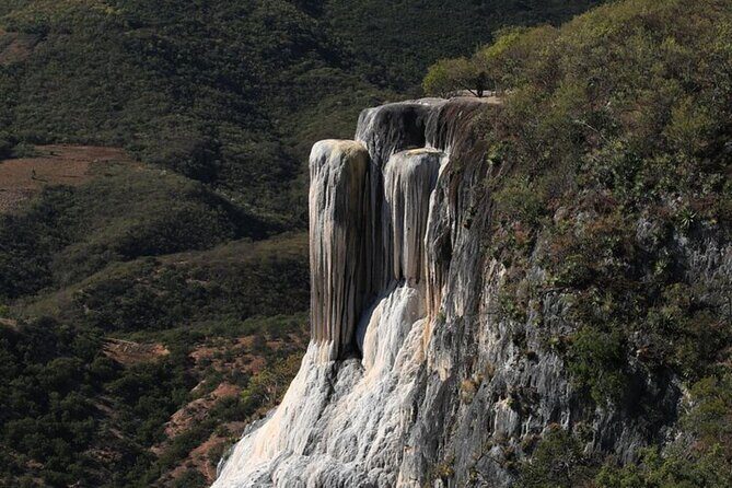 Mitla, Tule, Hierve el agua and Teotilán - The smart way to tour Oaxaca’s “must-sees” in one shot
