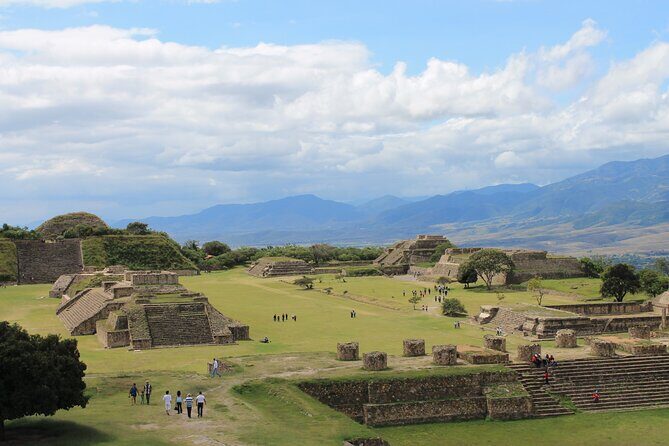 Monte Alban & artisan house workshop in Arrazola and Coyotepec - Why this route works from Oaxaca de Juárez