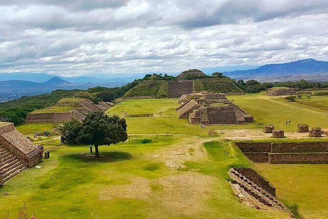 Montealban Tour - San Bartolo Coyotepec: Black Clay Figure Demonstrations and Shop Time