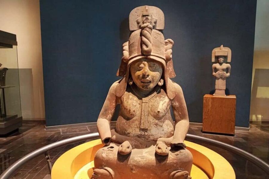 National Museum of Anthropology: a journey into Mexico's past - English lang. - Mexica (Aztec) Room: glyphs, animals, and social order