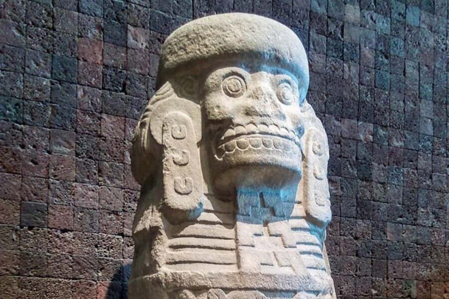 National Museum of Anthropology: a journey into Mexico's past - English lang. - Pakal the Great replica: Maya power told through stone