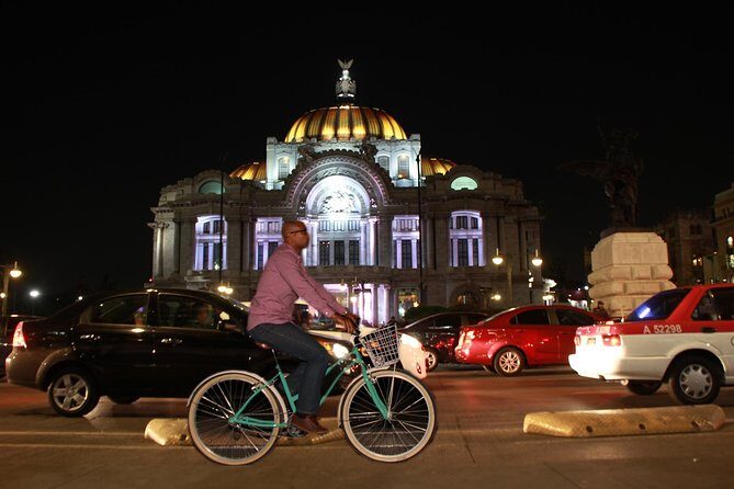 Neon Bike Party - Private Bike Tour - Included street food: tacos, queskas, tlacoyos, gorditas, chilaquiles