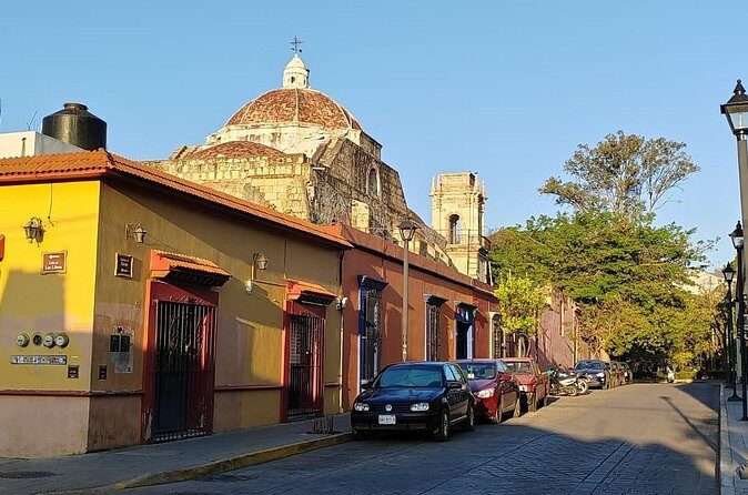 Oaxaca: Beyond the surface - Stop 5: Plaza Cruz de Piedra
