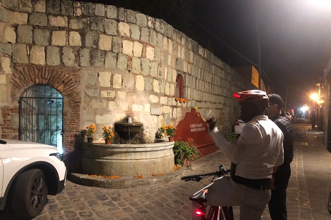 Oaxaca city bike ride - History & traditions - Stop 6: Basilica de Nuestra Señora de la Soledad and the view payoff