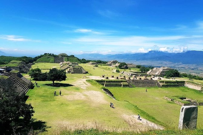 Oaxaca Conmigo Private Tours - Hierve el Agua: the petrified falls hike, early for the best light