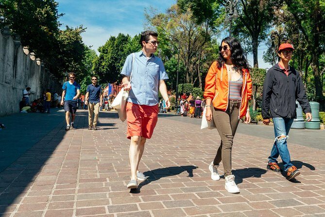 Off the Beaten Track in Mexico City: Private City Tour - Parque Centenario and the coyote fountain sculpture moment