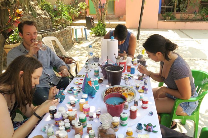 Paint your Alebrije with the Jimenez family. - Painting time details that make a difference