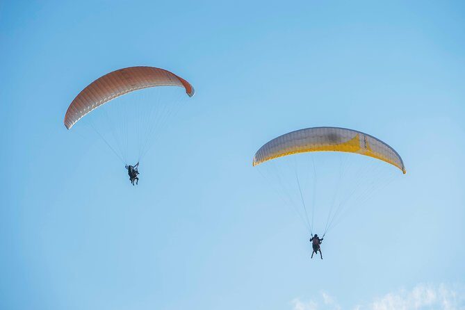 Paragliding in Valle de Bravo - Paragliding Over Monte Alto and the Valle de Bravo View Cone