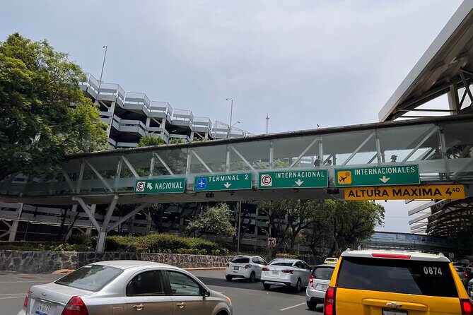 Pick-up or Drop-off in Mexico's International Airport - What the Included 1 Hour in the Parking Area Usually Means