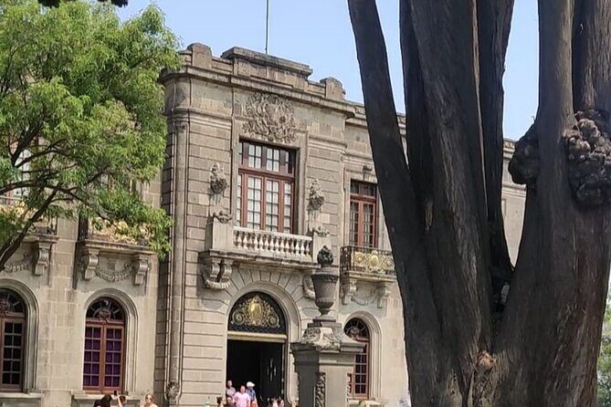 Private and Guided Tour to Chapultepec Castle with Transportation - Chapultepec in Three Layers: Forest, Castle Grounds, and Museums