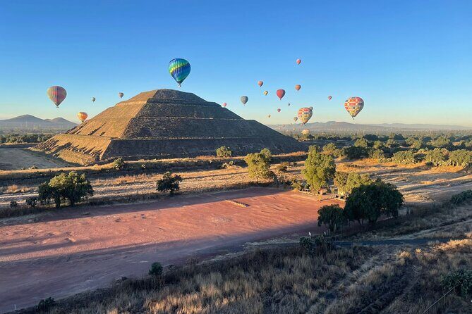 Private Balloon Flight over Teotihuacan plus Breakfast and Entry - Breakfast in a cavern: fuel for Teotihuacán and a memorable setting