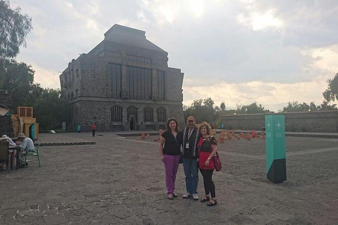 Private Combo 2 days: Teotihuacan+Basilica+Tlatelolco+Xochimilco+Frida+Coyoacan - Basilica de Guadalupe: Why This Stop Matters Beyond the Photos
