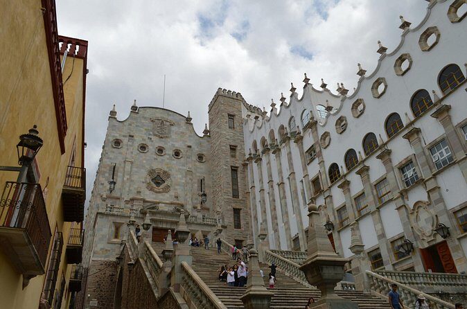Private Guanajuato City Tour - Best Rated - The Alley of the Kiss: romance, legend, and photo-friendly buildings
