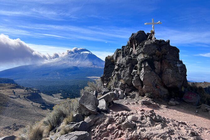 Private Hike next to volcano at 14800 ft. from Mexico city - Iztaccihuatl at 4,524 m: why this hike is such a good use of one day