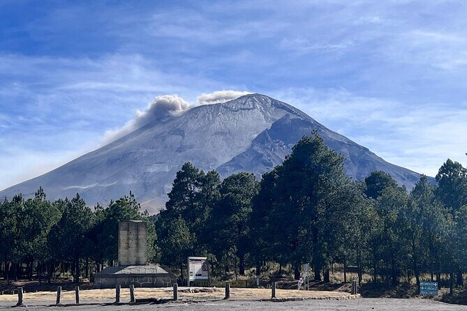 Private Hike next to volcano at 14800 ft. from Mexico city - From Mexico City at 7 am to Paso de Cortés: the 3,700 m start line