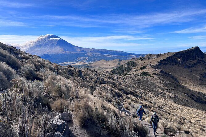 Private Hike next to volcano at 14800 ft. from Mexico city - What to wear and pack for high-altitude comfort (no heroics)