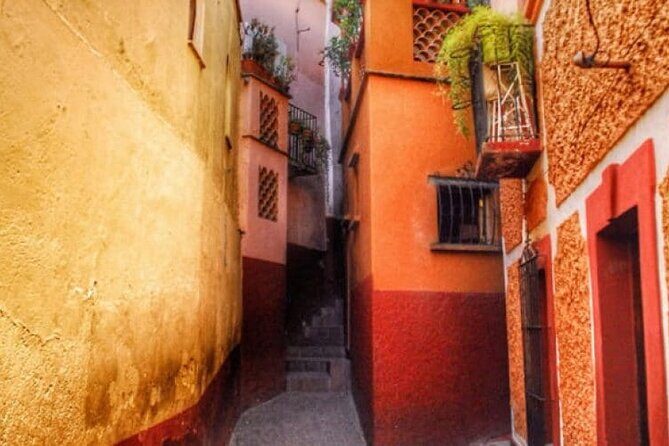 Private History & City Walking Tour of Guanajuato - Juárez Theater Stop: A Quick Shot of Stage History