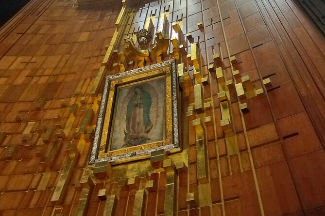 Private Tour Basilica of Guadalupe with Transportation - Capilla del Cerrito: New and Old Basilica interiors and the tilma highlight