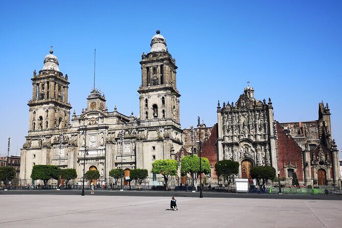 PRIVATE Tour Downtown & Anthropology Museum & Chapultepec Castle - Chapultepec Castle and the Children Heroes climb