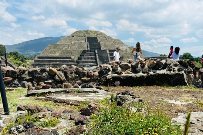 Private Tour, Great Experience, CDMX to Teotihuacan Pyramids - San Martin de las Pirámides: obsidian and maguey/agave craft you can understand