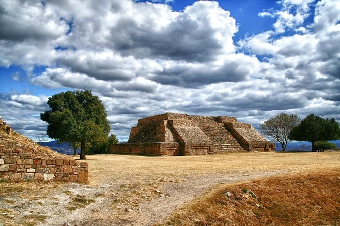 Private Tour, Monte Alban, Alebrijes & Atzompa ceramic - Monte Albán Ruins: Pyramids, Tombs, and 2,000+ Meters Views