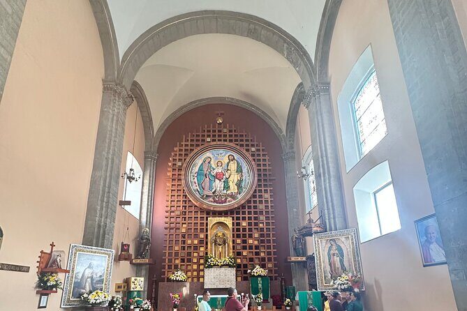 Private tour of the basilica of Guadalupe with Guadalupano museum - Mass time, blessings, and respectful flexibility