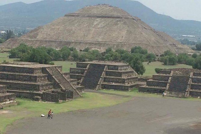 Private Tour: Teotihuacan and Guadalupe Shrine - Guides, pacing, and the vendor pressure problem